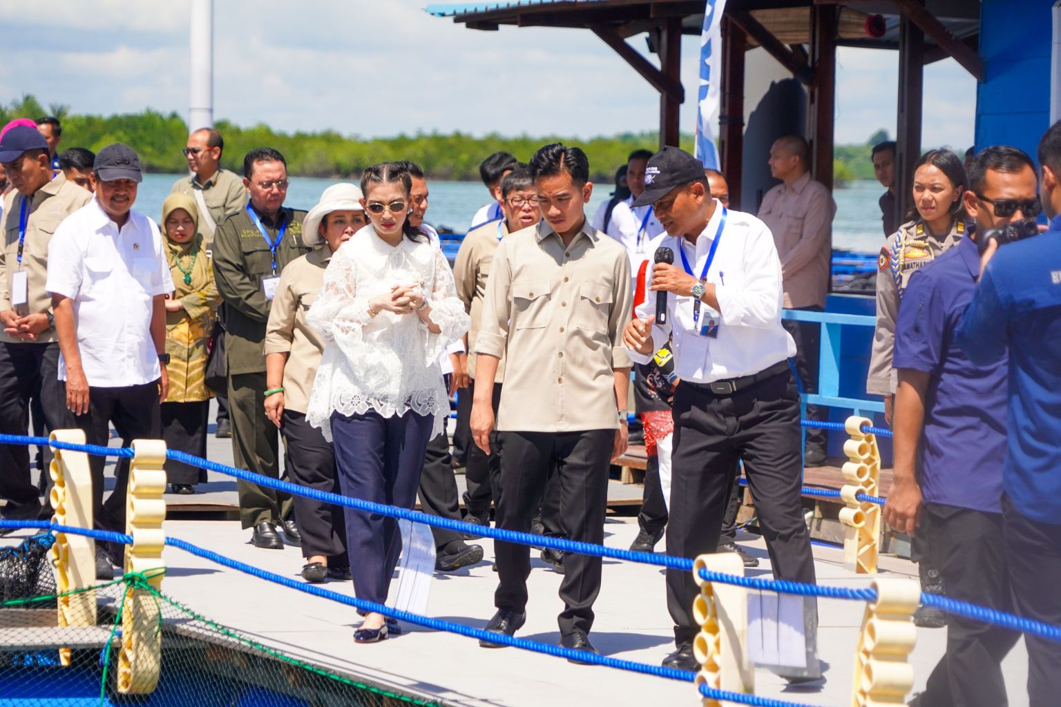 Panen Perdana Lobster di Modeling Budi Daya Balai Perikanan Budidaya Laut Batam bersama Wakil Presiden RI