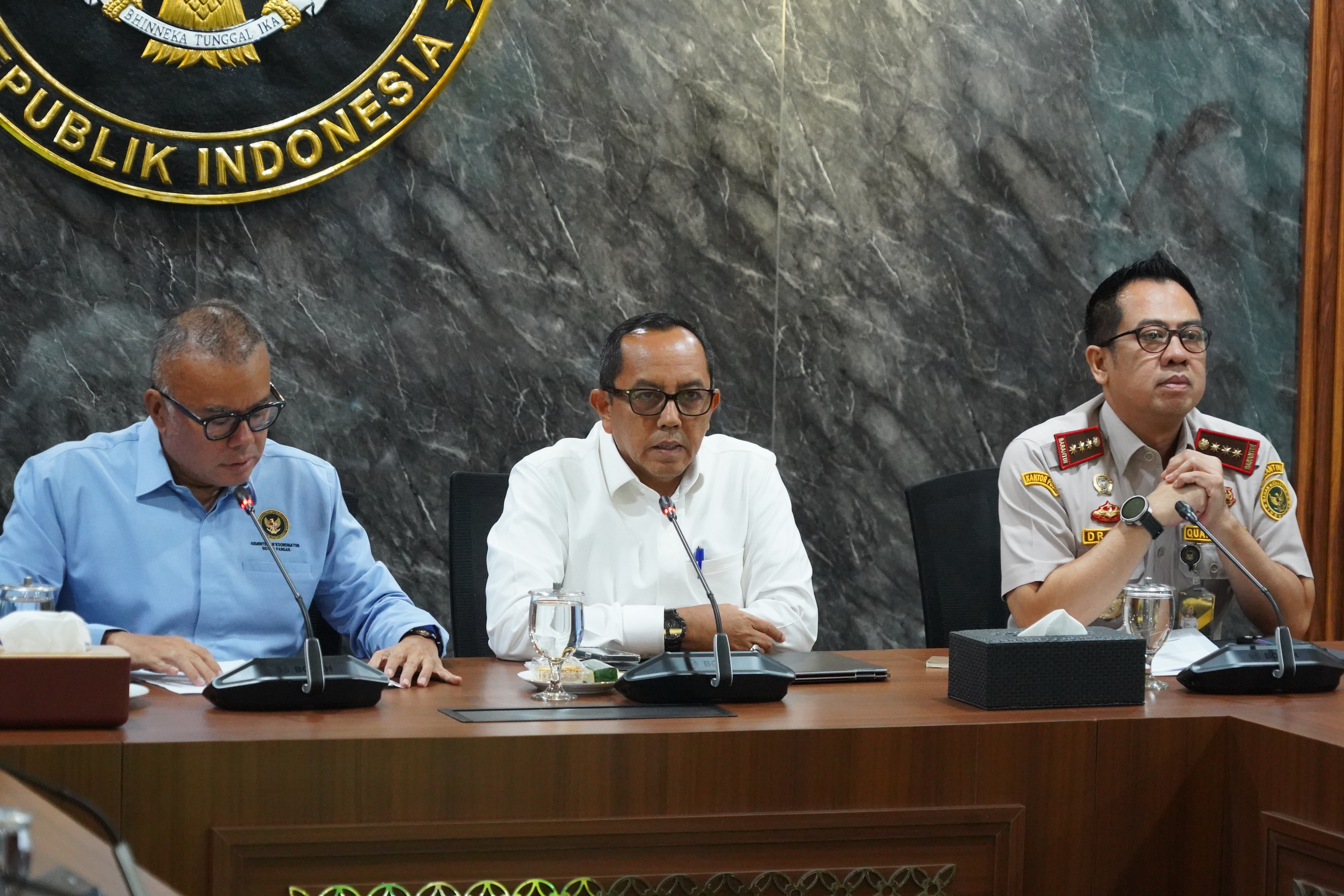 Penyerahan Sertifikat Pelepasan Produk udang yang telah Lolos Uji Mutu dan Radionuklida CS-137