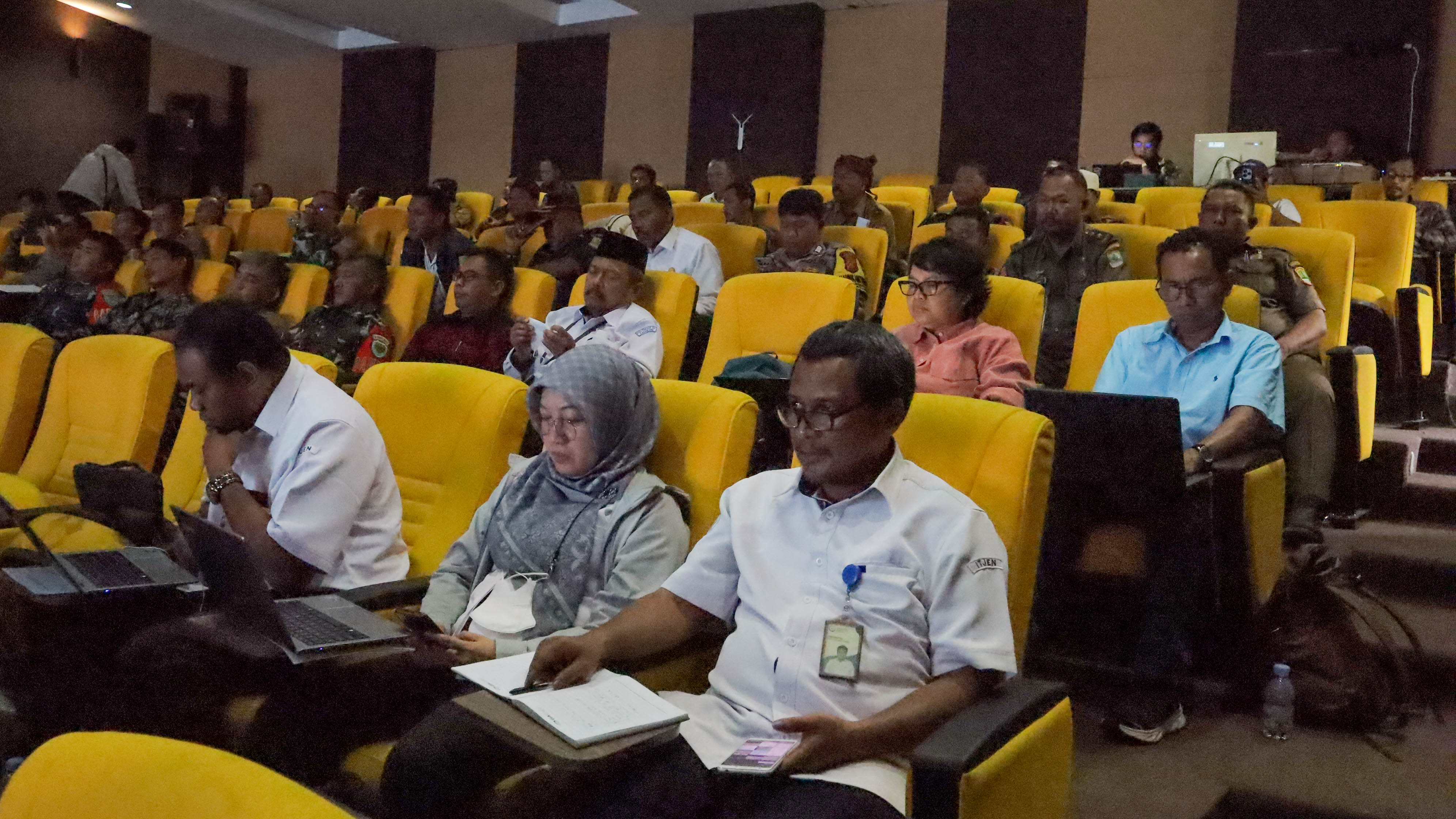 Konsultasi Publik penyusunan kajian Analisis Mengenai Dampak Lingkungan (AMDAL)