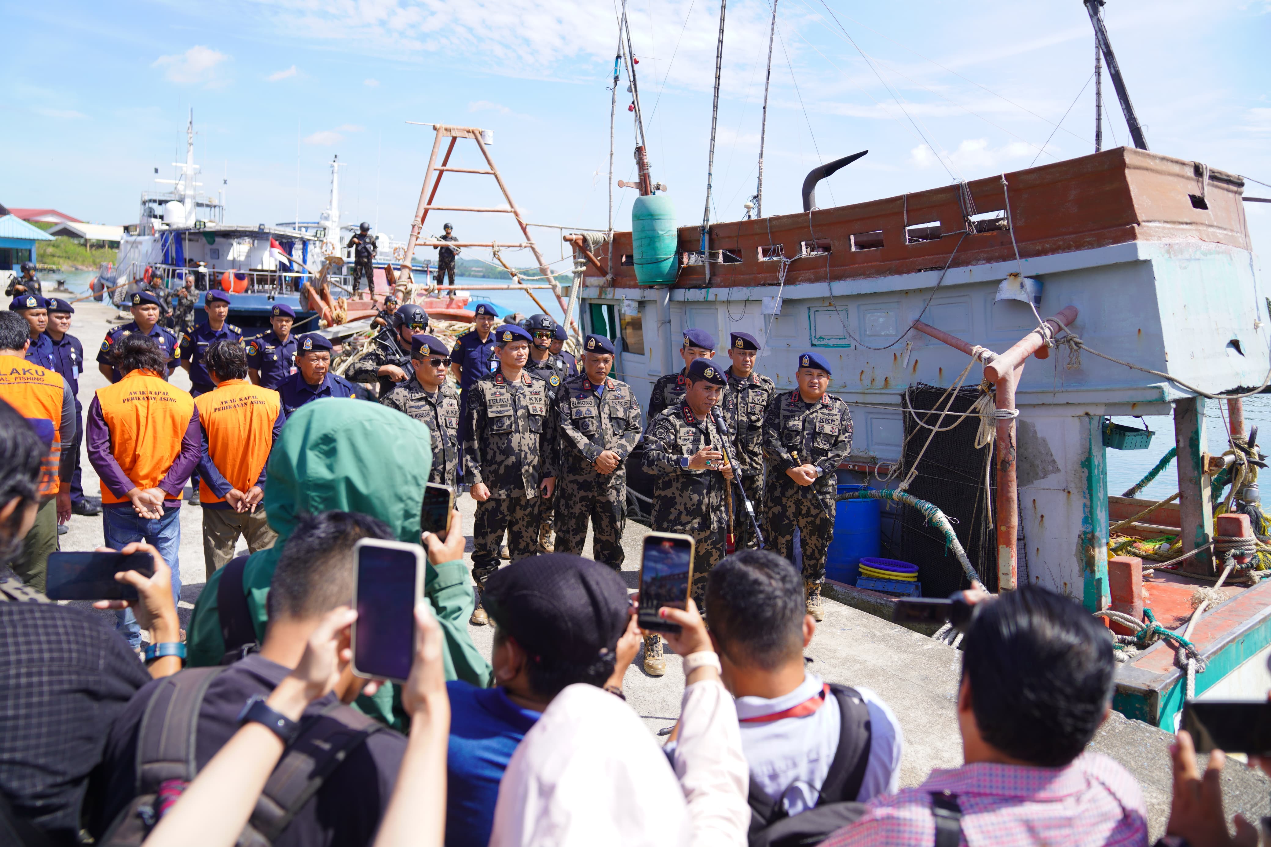 KKP Tangkap Kapal Ikan Asing Berbendera Vietnam di Laut Natuna Utara