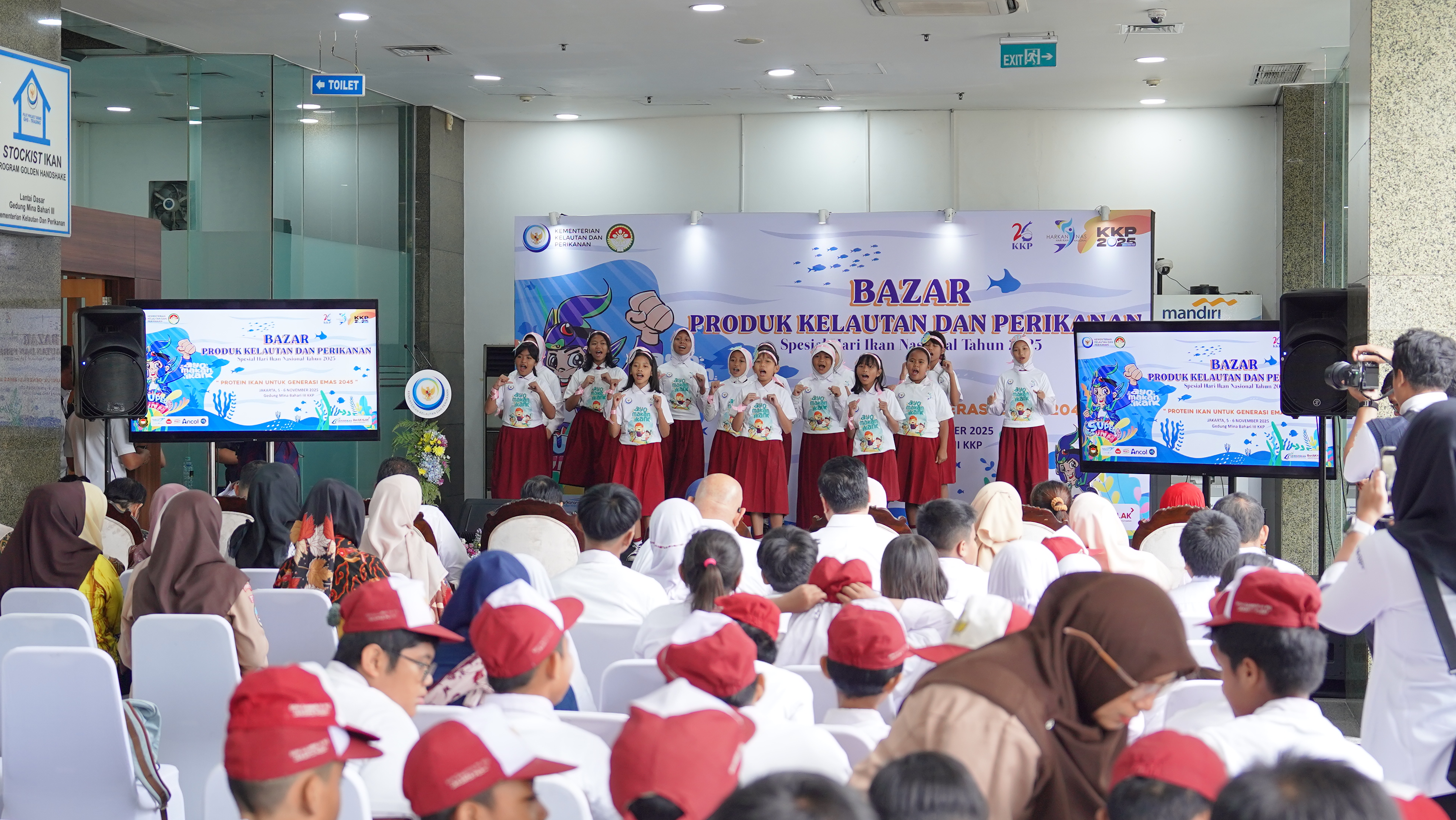 Pembukaan Bazar KKP Spesial Hari Ikan Nasional 2025