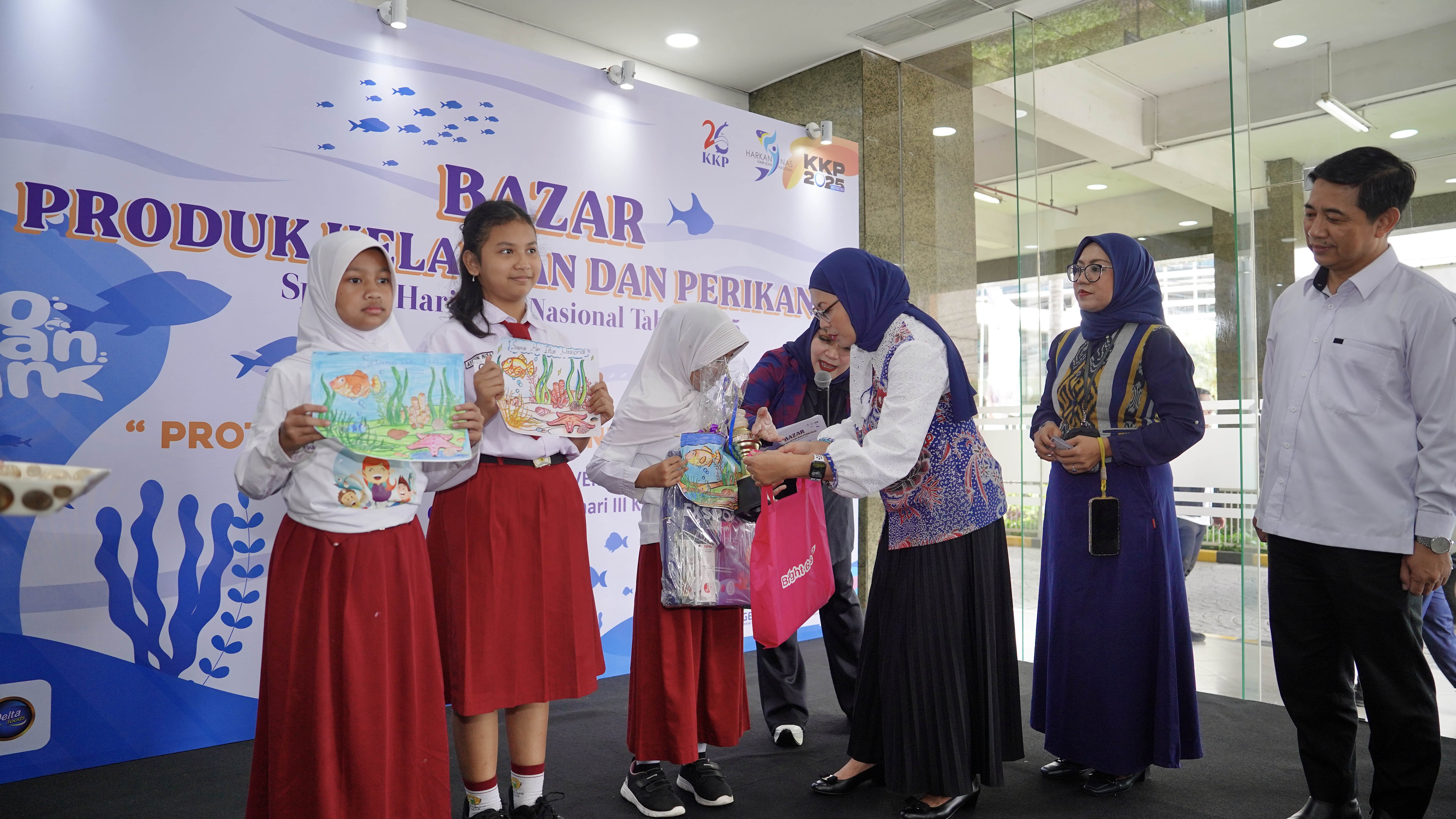 Pembukaan Bazar KKP Spesial Hari Ikan Nasional 2025