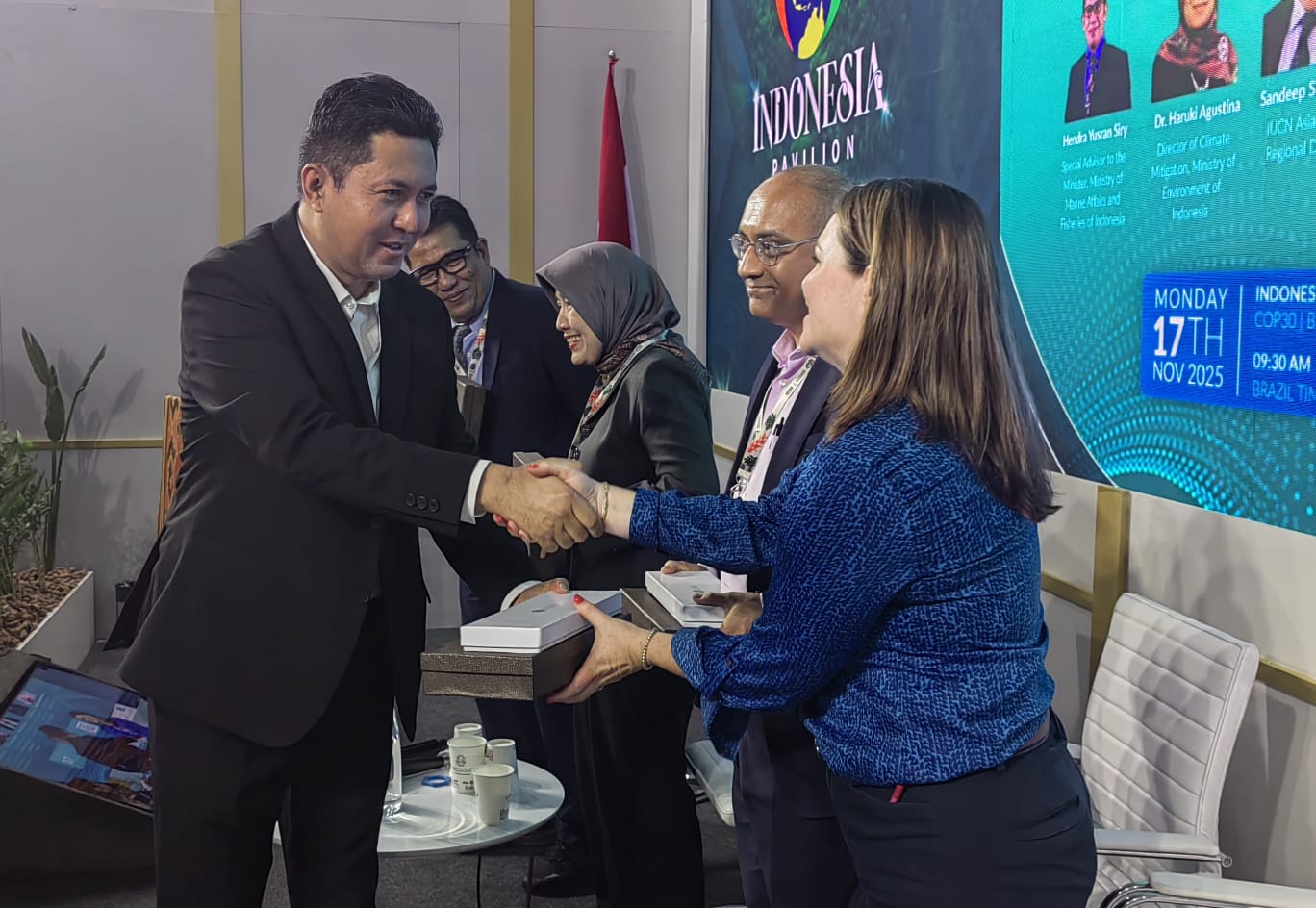 Peluncuran Indonesia Blue Carbon  Ecosystem Roadmap and Action Guide di Paviliun Indonesia COP30 Brazil, (17/11)