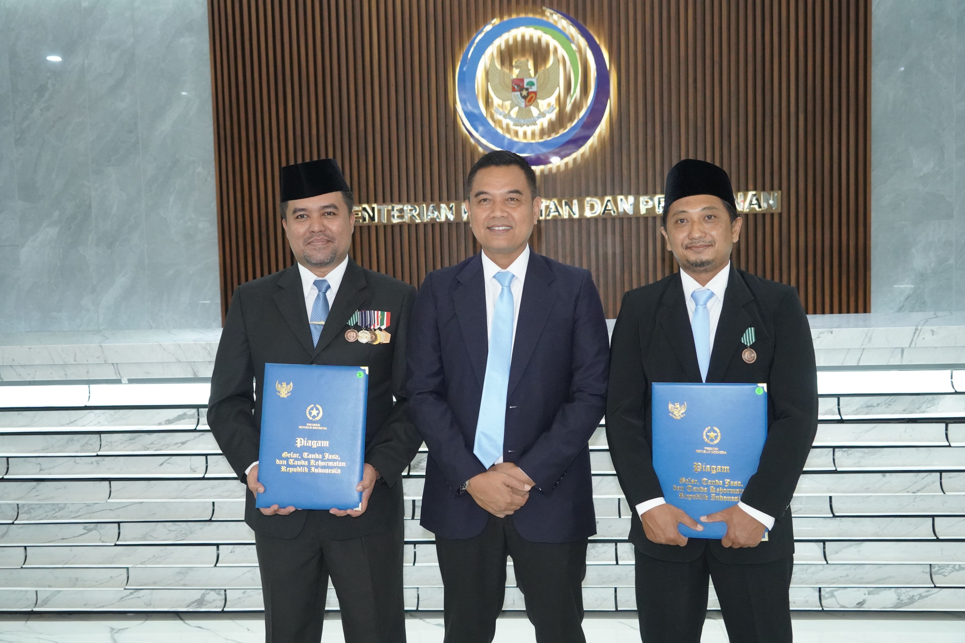 Penyematan Tanda Kehormatan Satylancana Wira Karya Tahun 2025