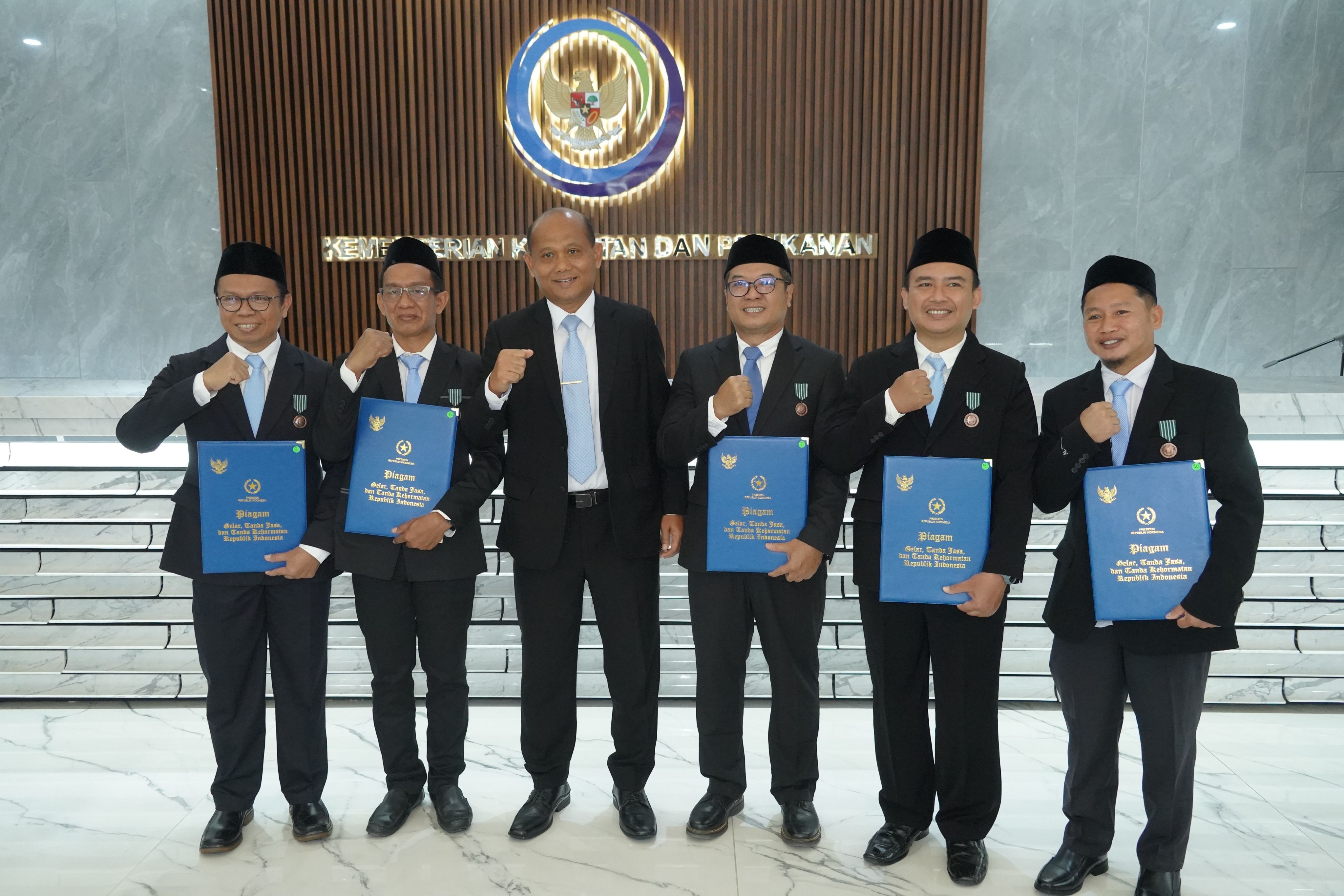 Penyematan Tanda Kehormatan Satylancana Wira Karya Tahun 2025