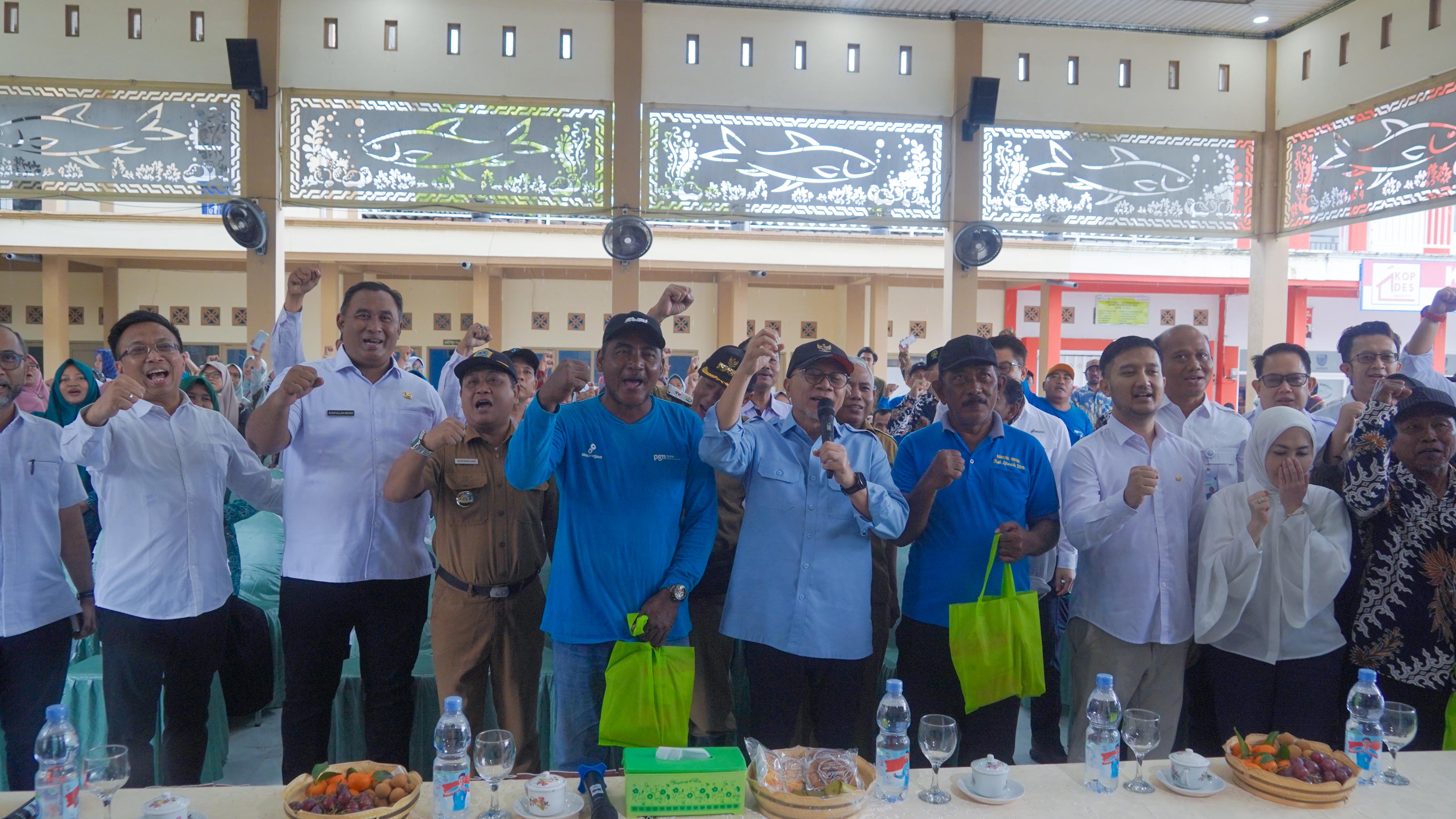 Kunjunga Kerja Menteri Koordinator Bidang Pangan ke Kampung Perikanan Budi Daya Bandeng di Gresik, Jawa Timur
