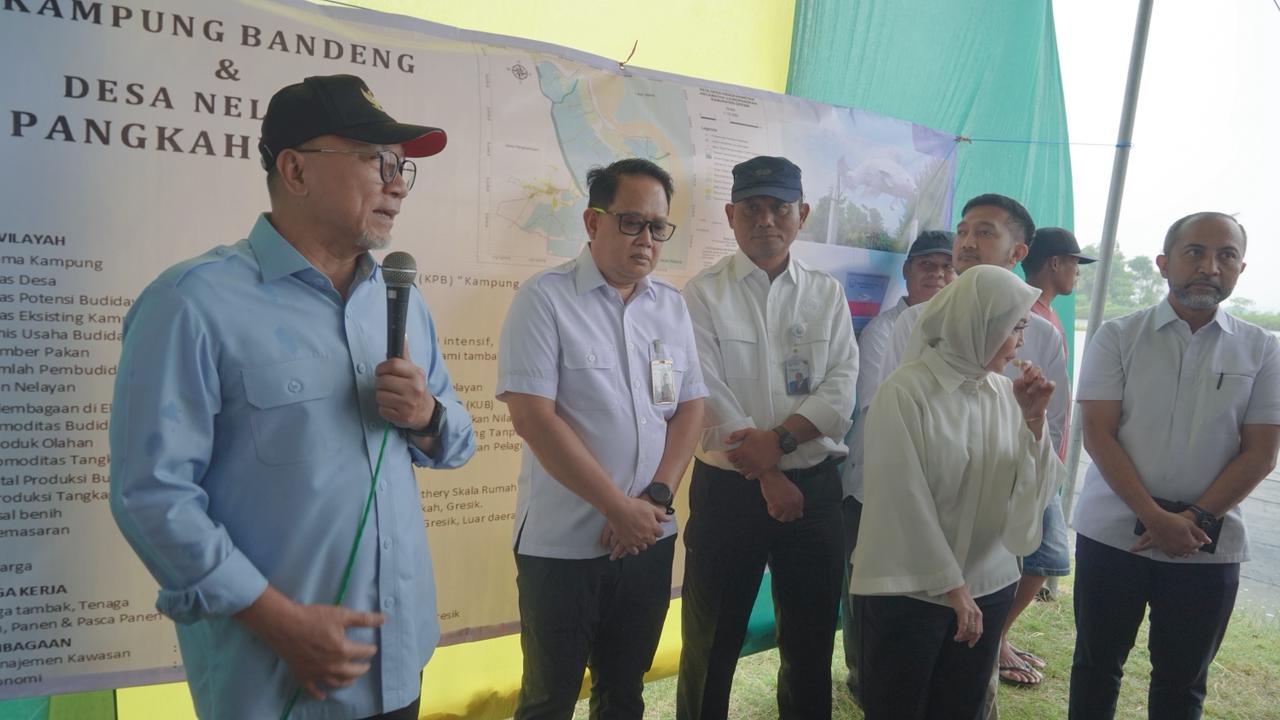 Kunjunga Kerja Menteri Koordinator Bidang Pangan ke Kampung Perikanan Budi Daya Bandeng di Gresik, Jawa Timur