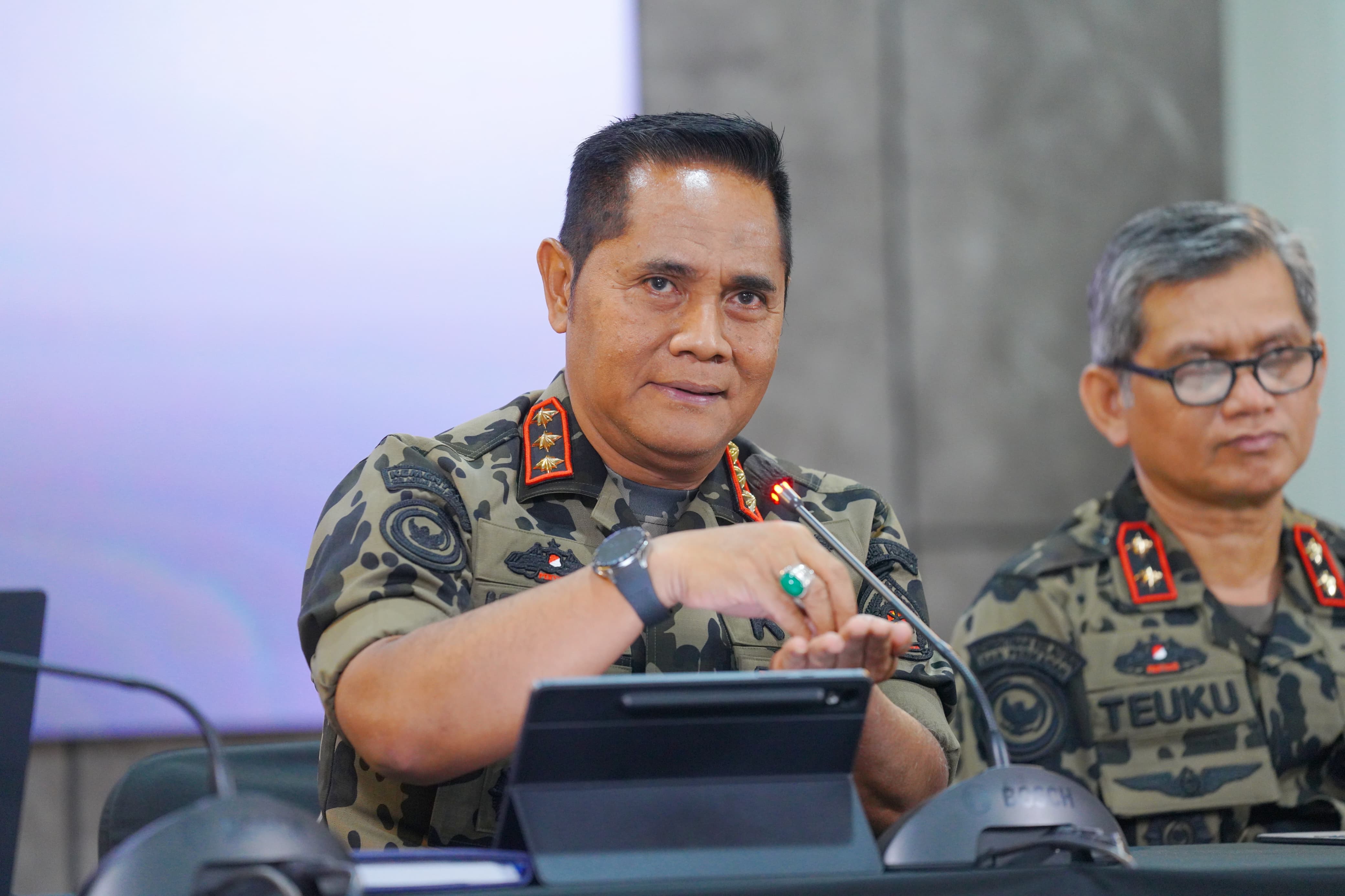 Konferensi Pers Penyegelan Kegiatan Pemanfaatan Pulau-Pulau Kecil dan Penangkapan Kapal Ikan Asing Pelaku Ilegal Fishing