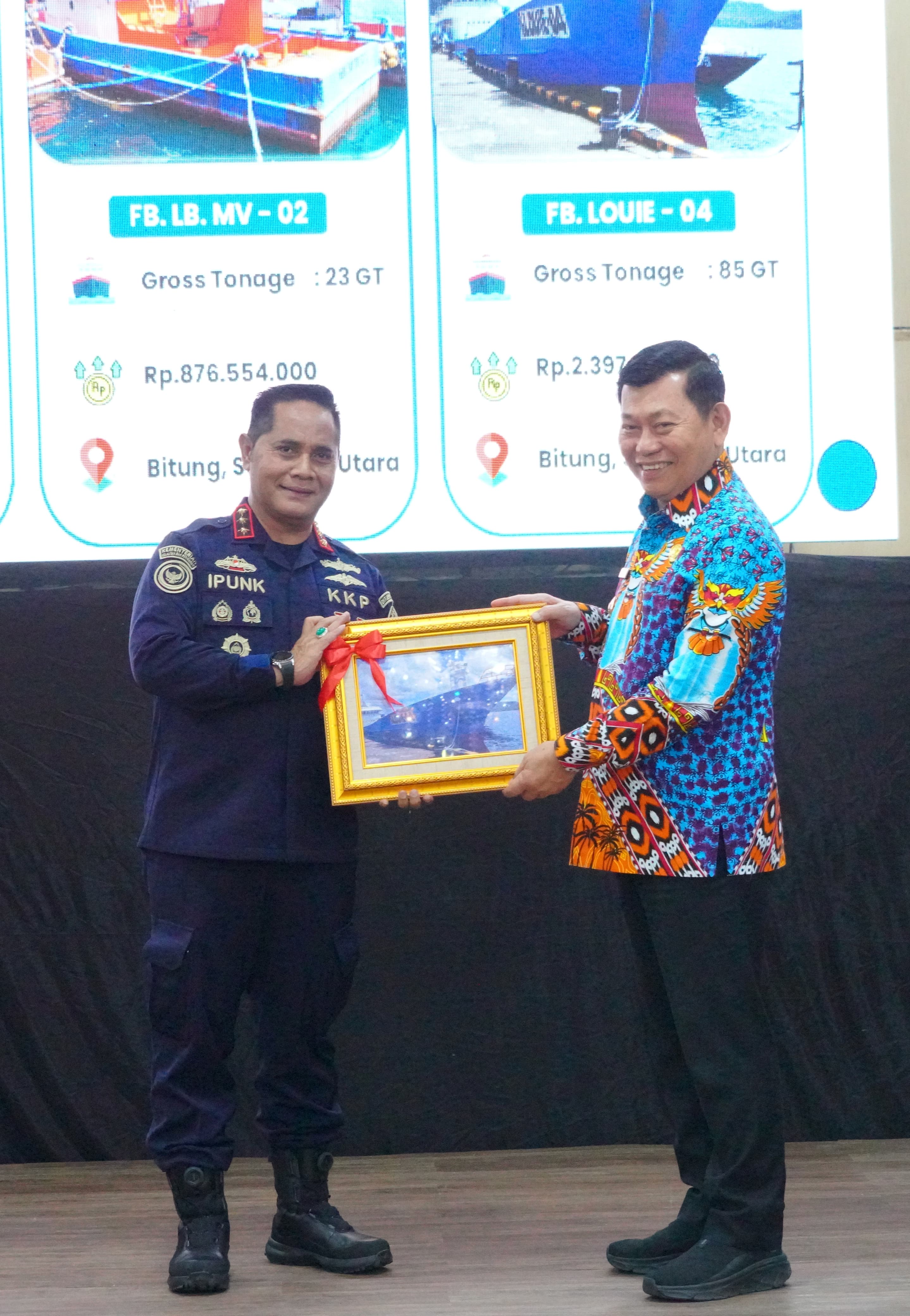 KKP Serahkan Tiga Kapal Ikan Hasil Tangkapan IUU Fishing ke Pemprov Sulut