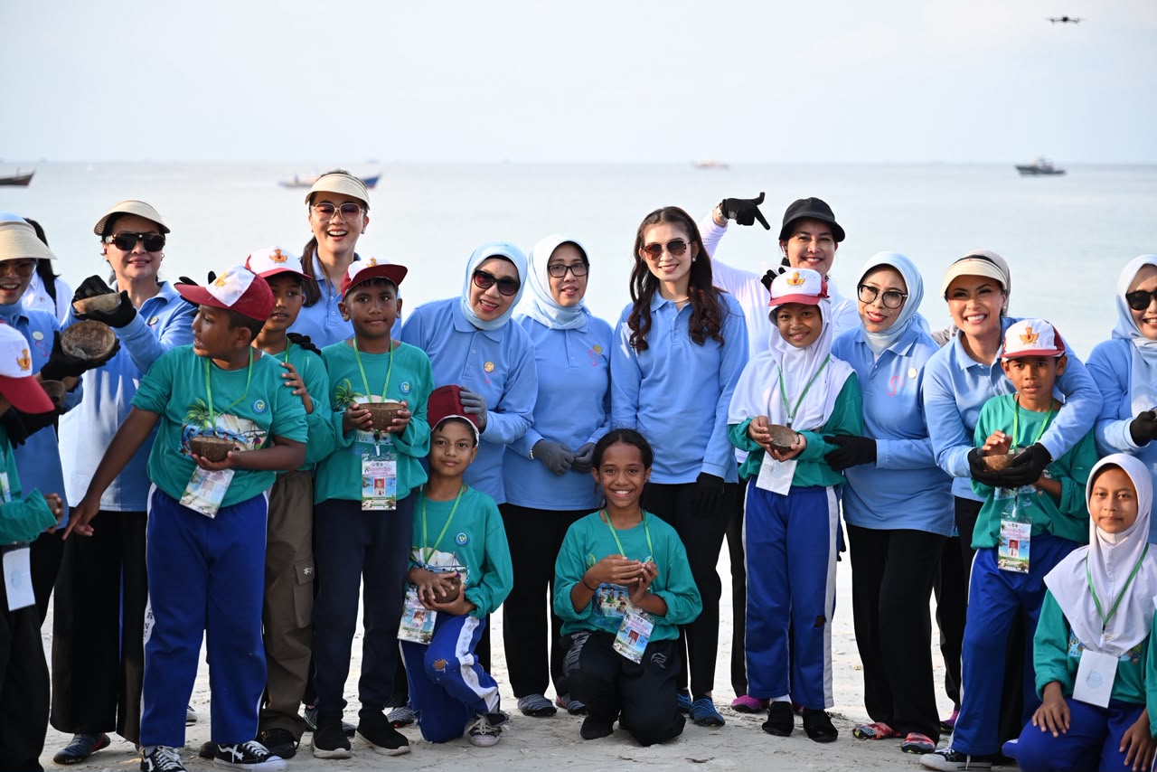 SERUNI Kabinet Merah Putih Bersama KKP Perkuat Aksi Pelestarian Ekosistem Pesisir di Pantai Dugong Trikora