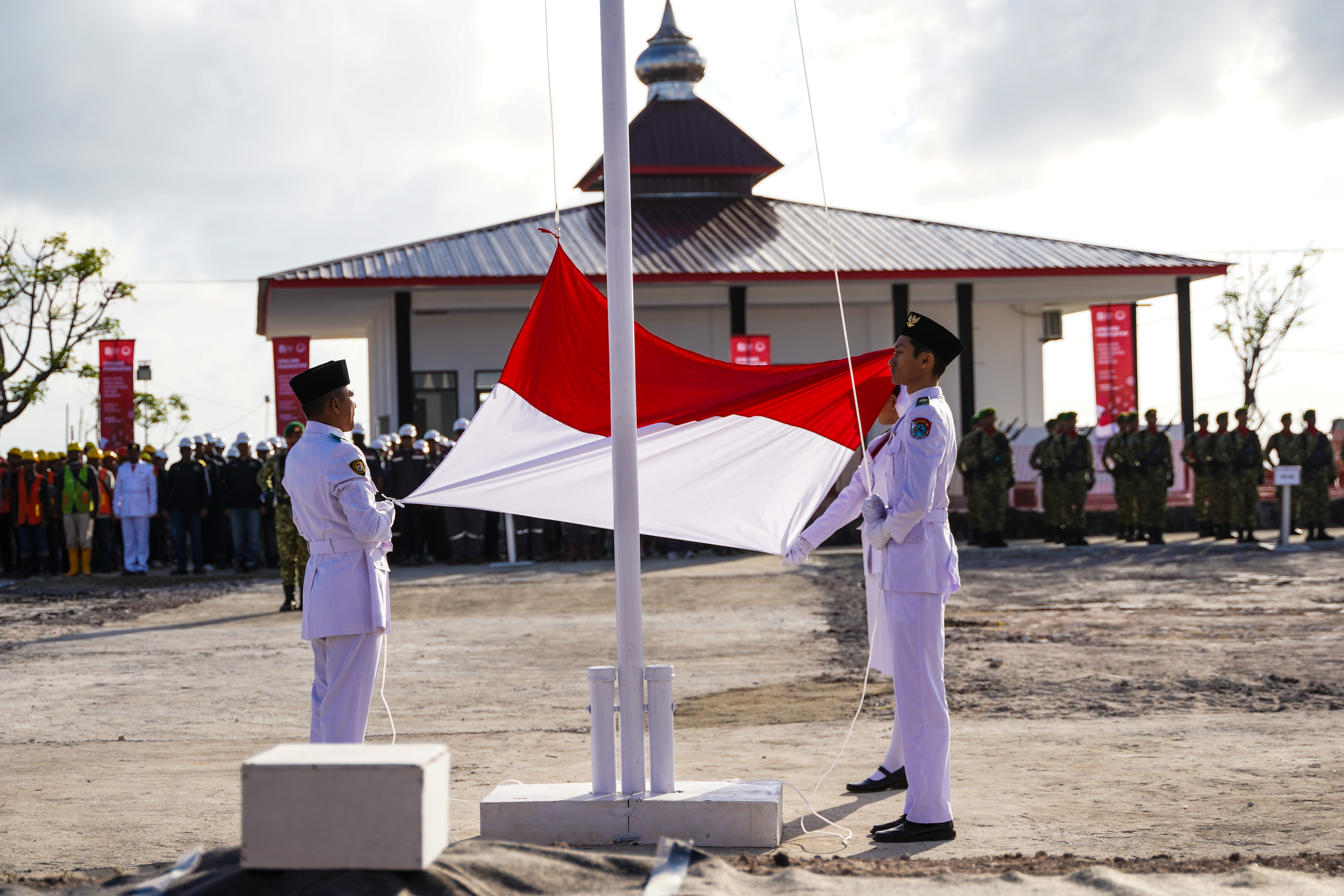 Upacara Peringatan HUT ke-81 Republik Indonesia di Tambak ISF Waingapu, Sumba Timur