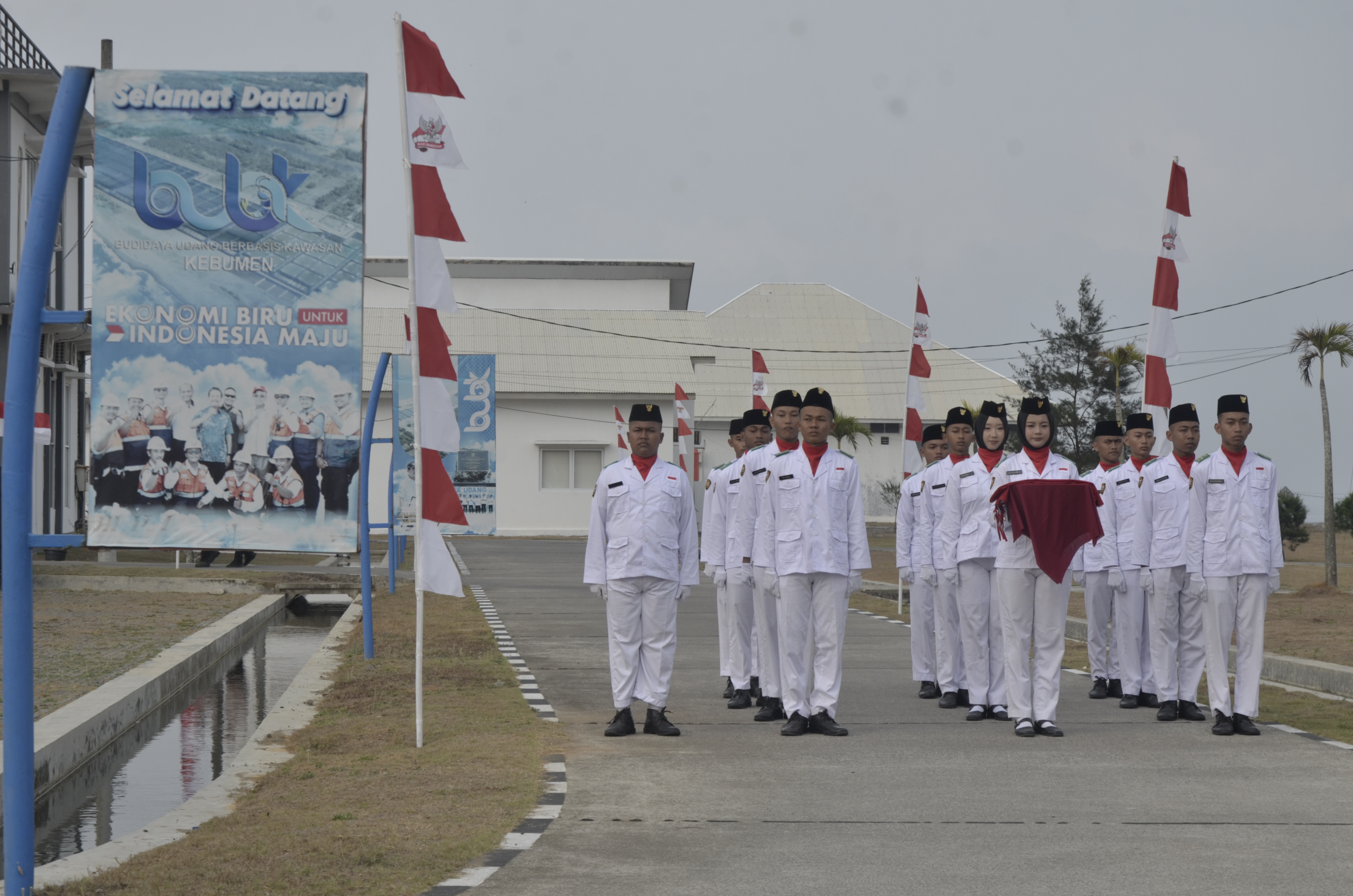 Upacara Peringatan HUT ke-81 Republik Indonesia di Tambak BUBK Kebumen, Jawa Tengah