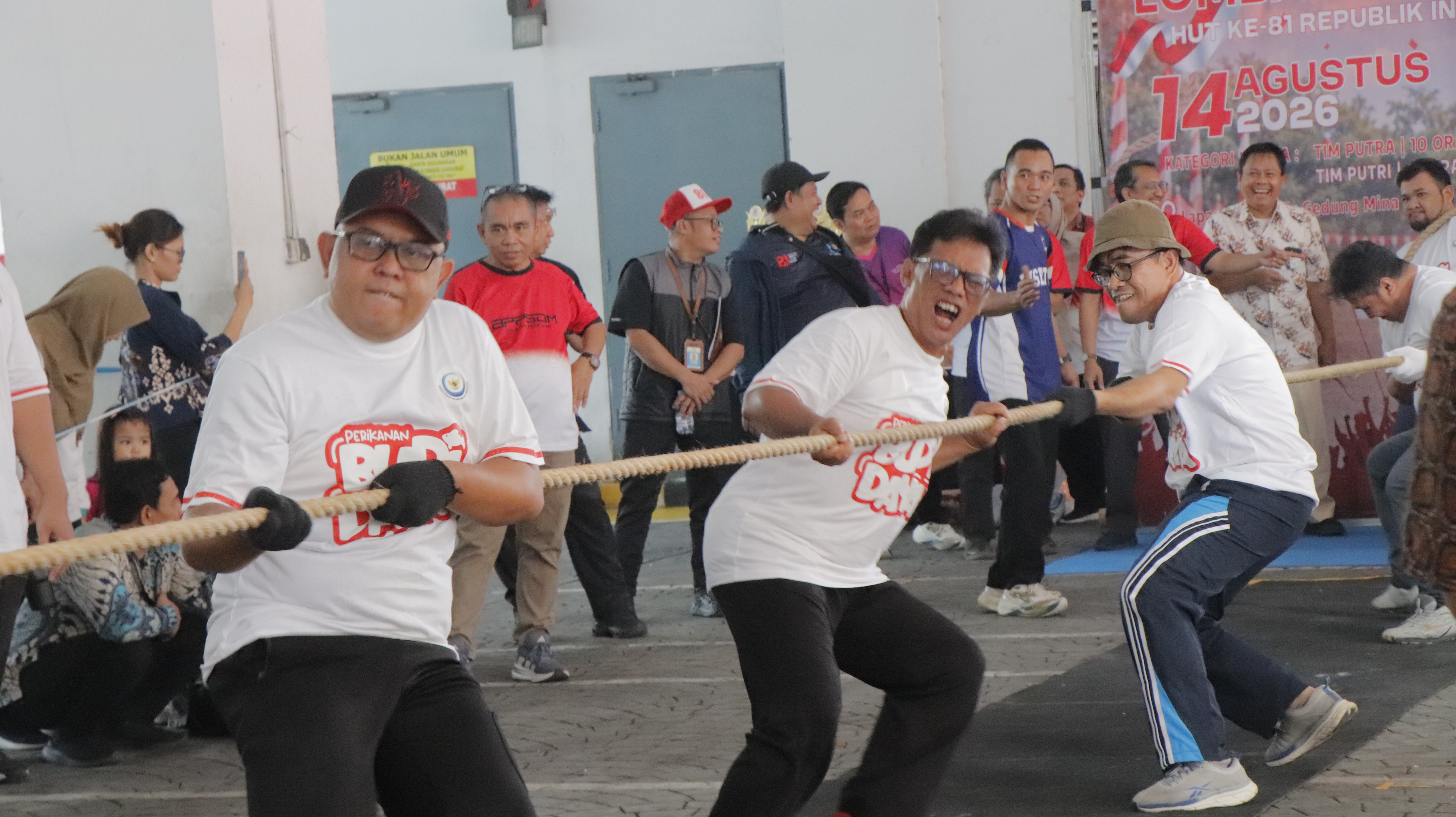 Lomba Tarik Tambang dalam rangka Peringatan HUT ke-81 Republik Indonesia