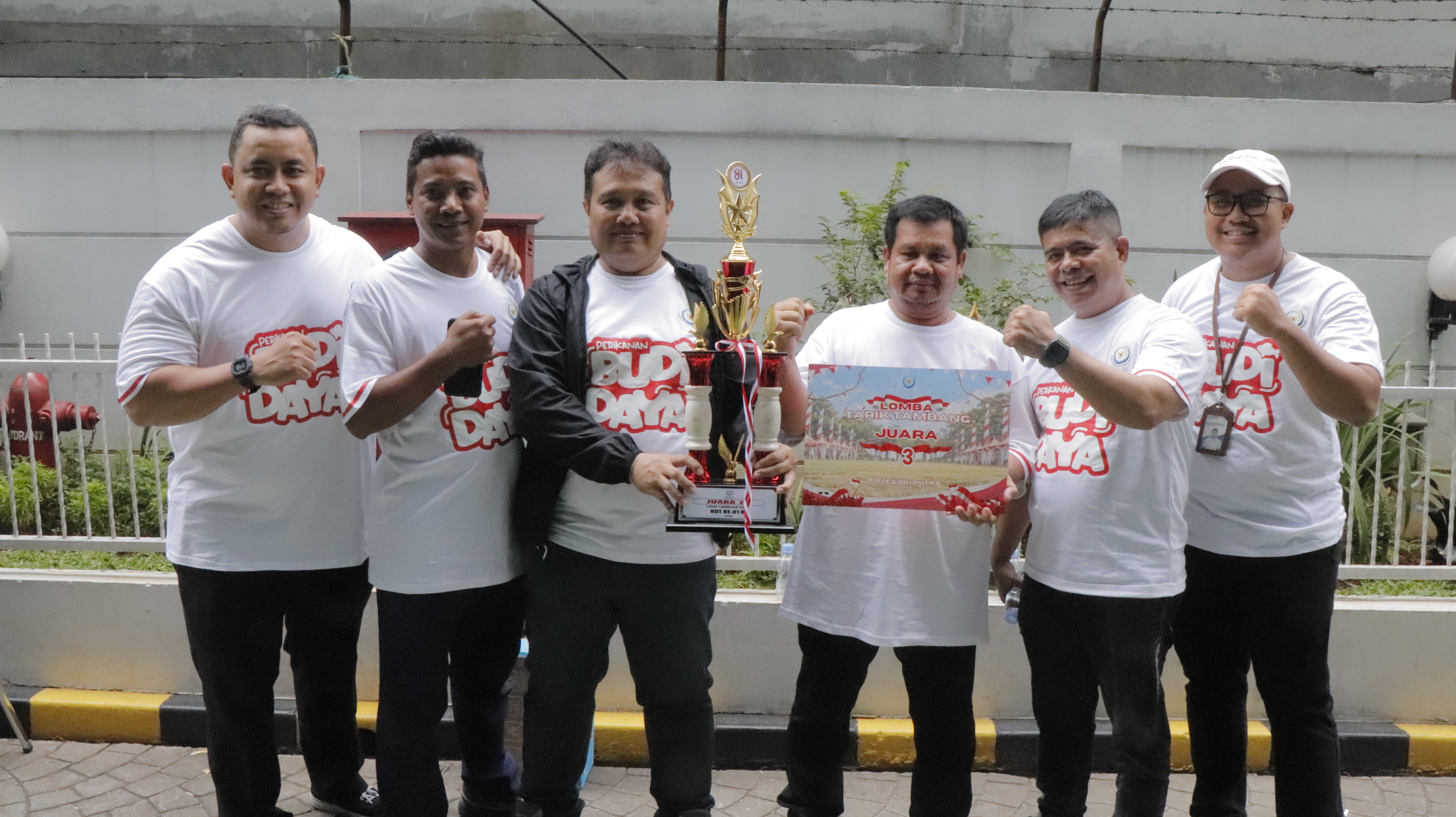 Lomba Tarik Tambang dalam rangka Peringatan HUT ke-81 Republik Indonesia