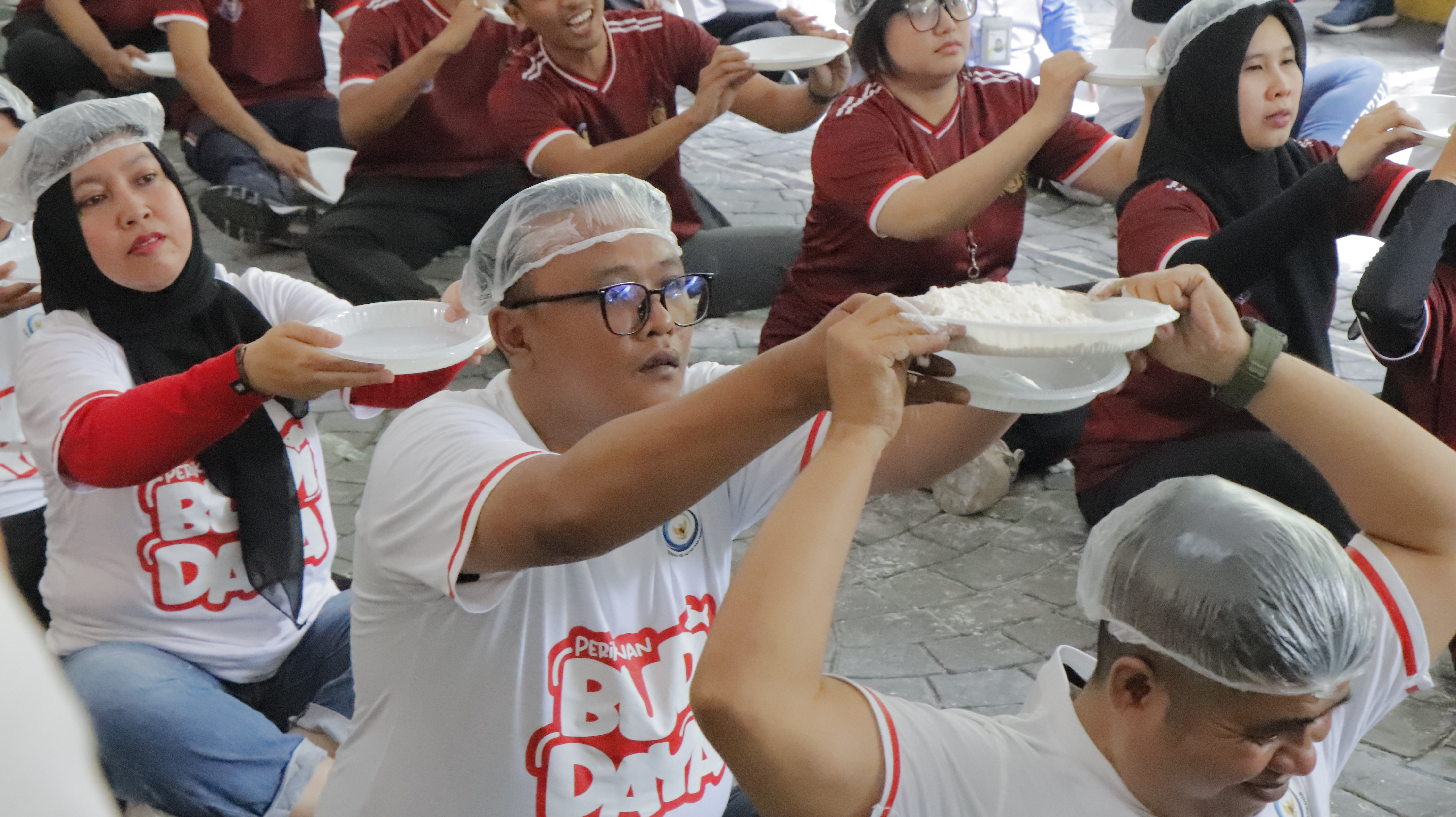 Lomba Estafet Tepung dalam rangka Peringatan HUT ke-81 Republik Indonesia