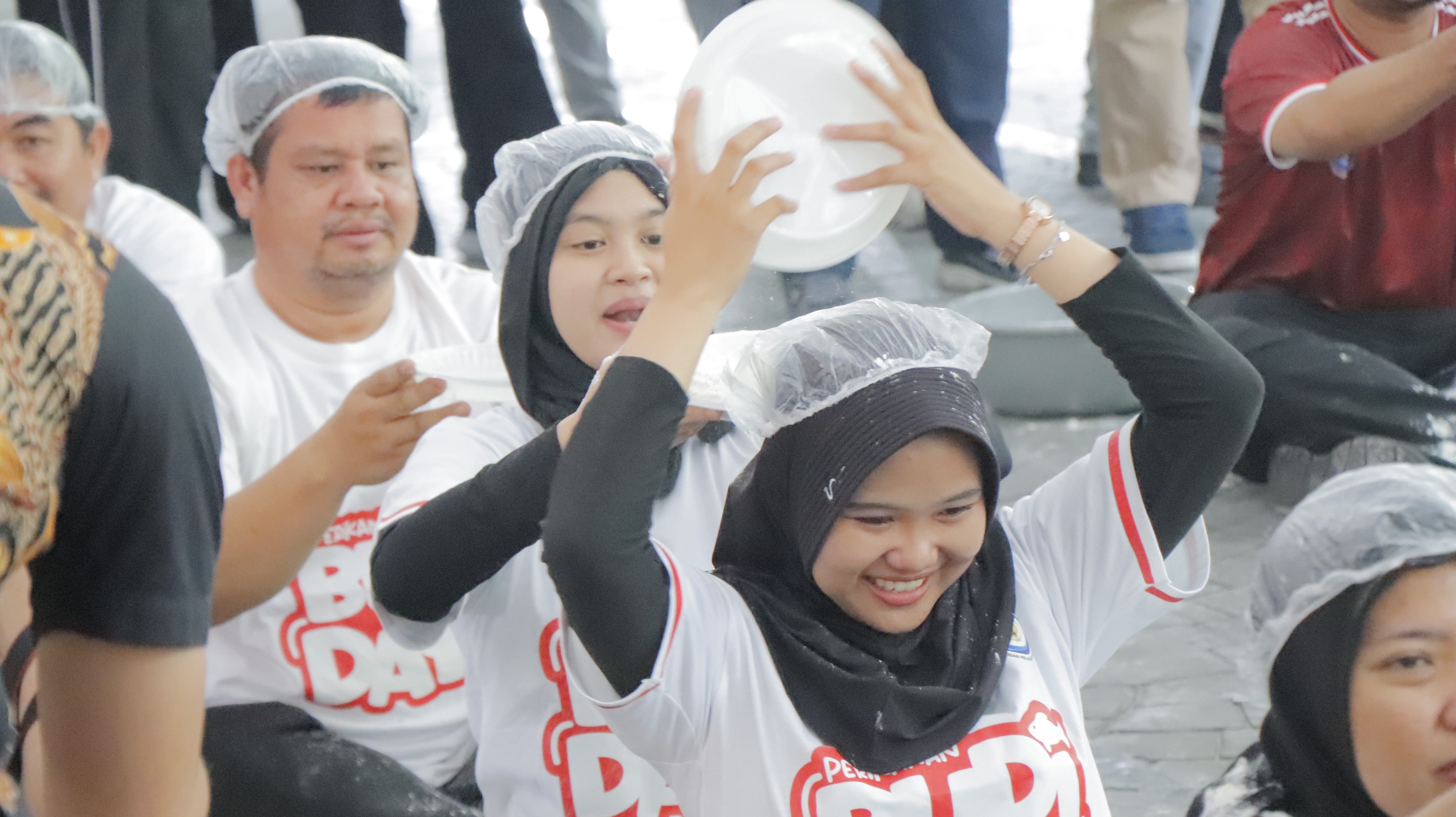 Lomba Estafet Tepung dalam rangka Peringatan HUT ke-81 Republik Indonesia