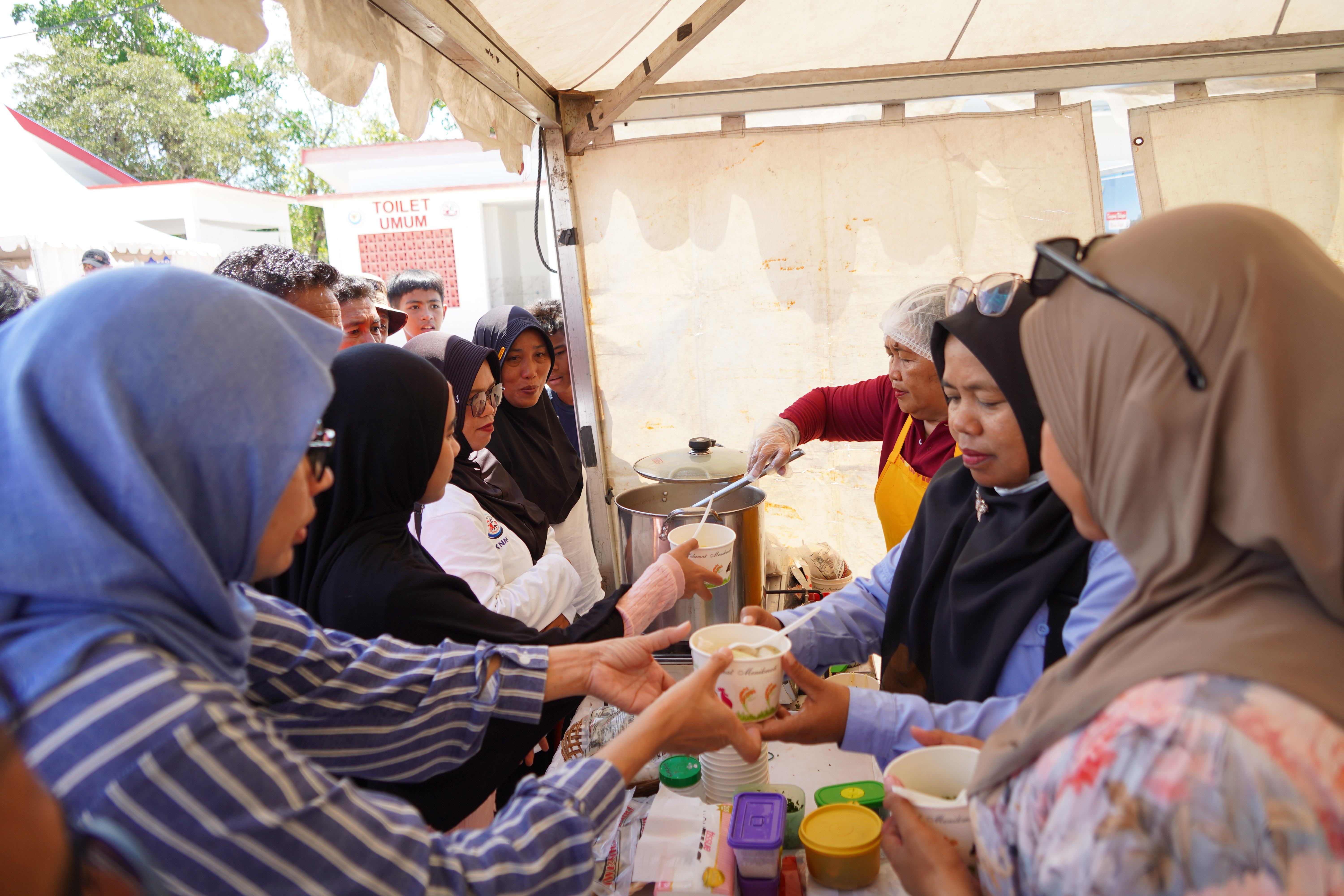 Pembagian 4.000 Paket Bantuan dan Bazar Produk Perikanan dalam Rangka HUT ke-81 Kemerdekaan RI