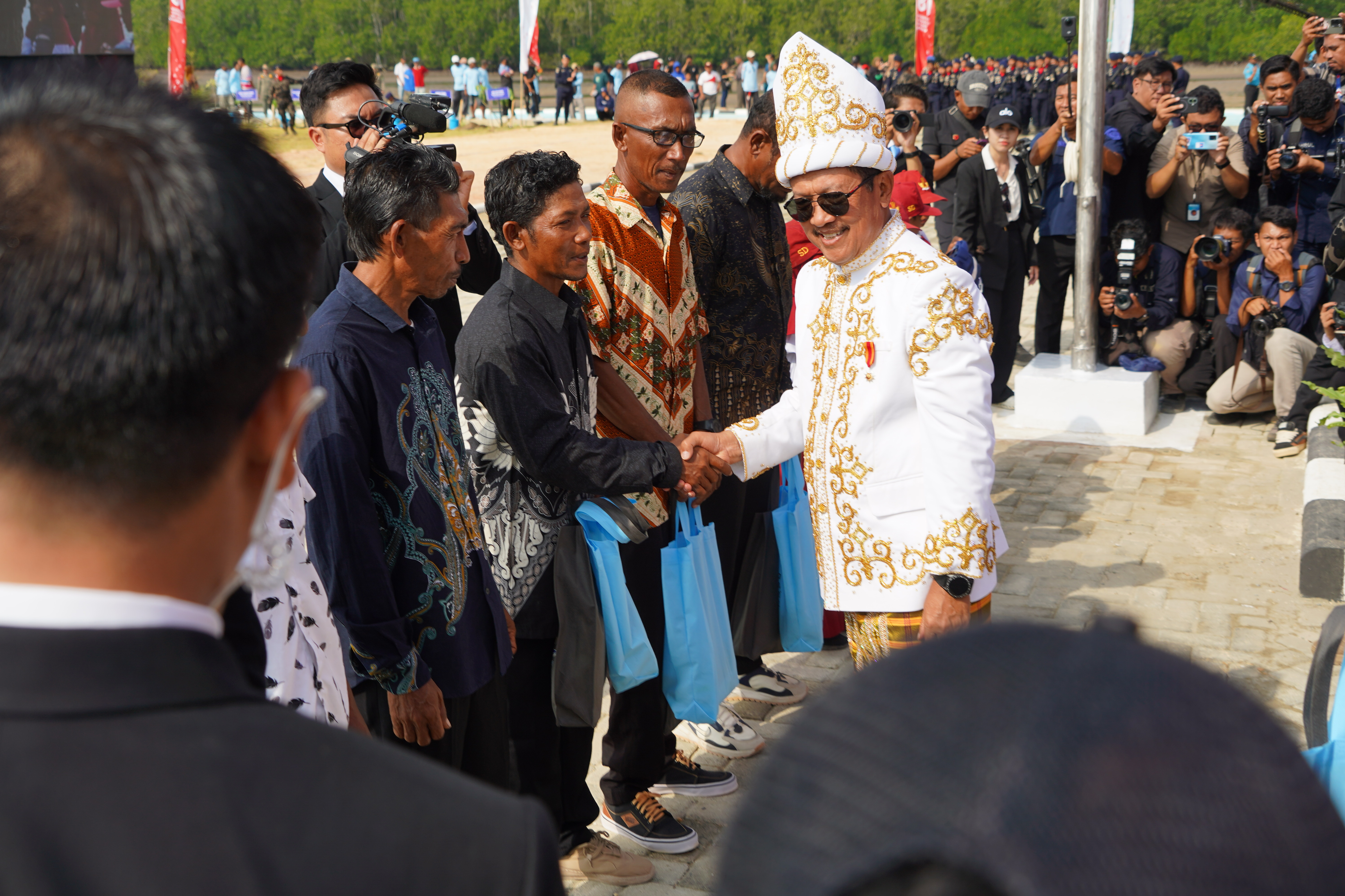 Upacara HUT RI bersama Nelayan di Kampung Nelayan Merah Putih Sorue Jaya