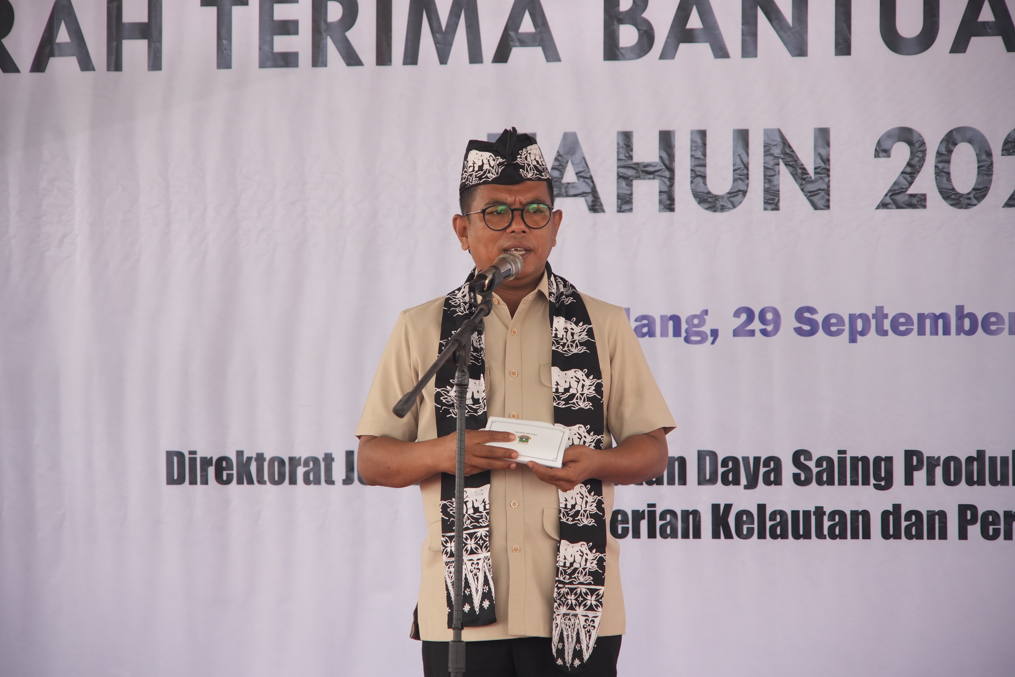 Serah Terima Bantuan Pemerintah Tahun 2026 di KNMP Cikiruh Wetan