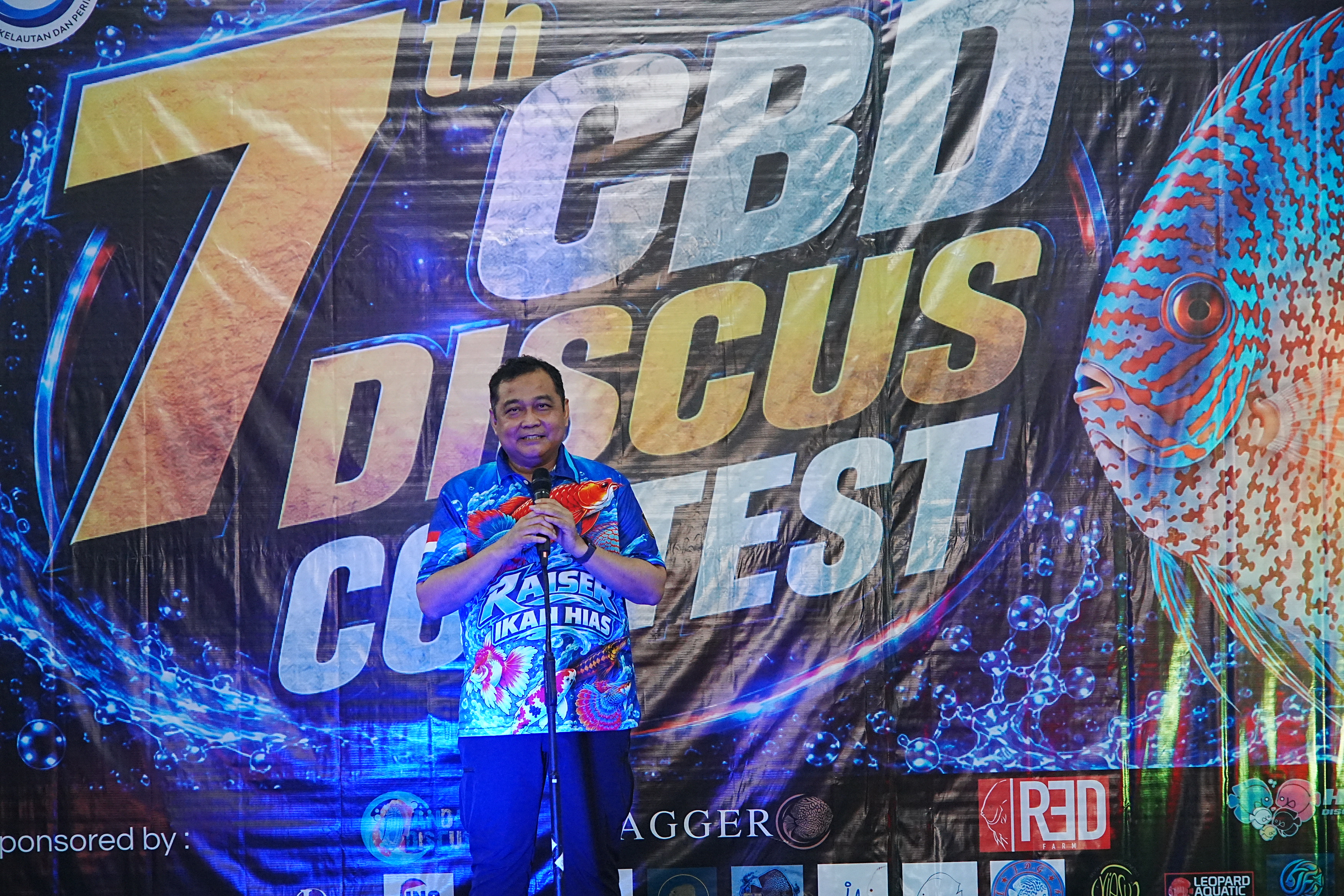 Kontes  Ikan  Discus  "The  Glory  of  Discus  Enhancing   Quality,   Inspiring   Community"